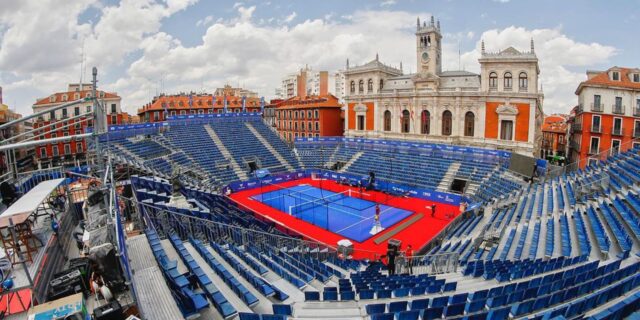Le-padel-revient-sur-la-mythique-Plaza-Mayor-de-Valladolid.jpg