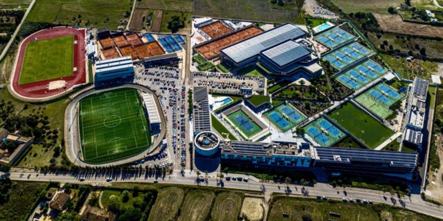 Rodri-Ovide-aux-commandes-la-Rafa-Nadal-Academy-devoile-son-ambitieux-Annual-Padel-Program-pour-form.jpeg