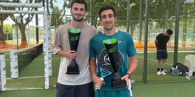 Thomas-Mitjana-simpose-au-P1000-UrbanPadel-Ile-de-Puteaux-aux-cotes-de-Gregoire-Vignat-classe-hors-d.jpeg